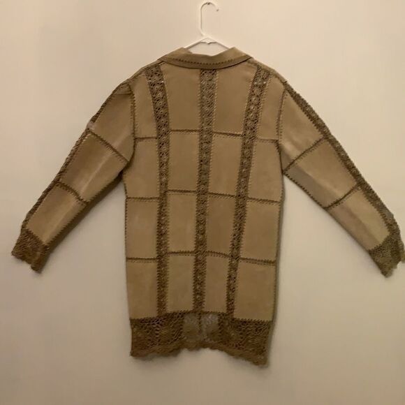 Static vintage suede, crochet jacket with front ties. Crochet cuffs and hem. L - Picture 8 of 9